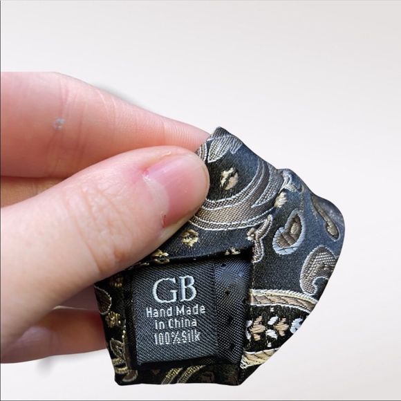 GEOFFREY BEENE | Paisley Print Silk Tie - Picture 3 of 4